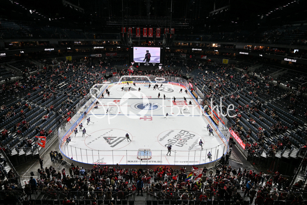 Kölner Haie - Augsburger Panther | KÖLN, DEUTSCHLAND - 04. MÄRZ: im Bild die Lanxess Arena von innen / Symbolbild / Symbolfoto während dem Match zwischen den Kölner Haien und den Augsburger Panthern am 48. Spieltag der Penny DEL in der Lanxess Arena