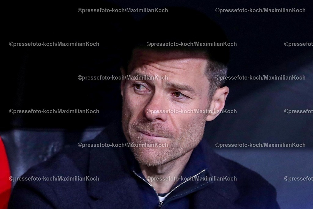 UCL11032502253 | 11.03.2025, Fußball, UEFA Champions League, Bayer 04 Leverkusen - FC Bayern München, Achtelfinale Rückspiel, BayArena, Saison 2024 2025: Cheftrainer Xabi Alonso (Bayer 04 Leverkusen Trainer) Mimik Unzufrieden Enttäuscht EnttäuschungDFB regulations prohibit any use of photographs as image sequences and or quasi-video.