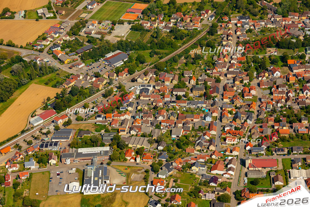 Das Luftbild zeigt :  Sulzfeld - Die Luftaufnahme wurde 2024 vom UL-Flugzeug aus erstellt ( keine Drohne ) - Hochauflösende Luftaufnahme - Für grossformatige Ausdrucke geeignet. Die Geschenkidee !Mit Lizenz und Bildrechte bestellbar