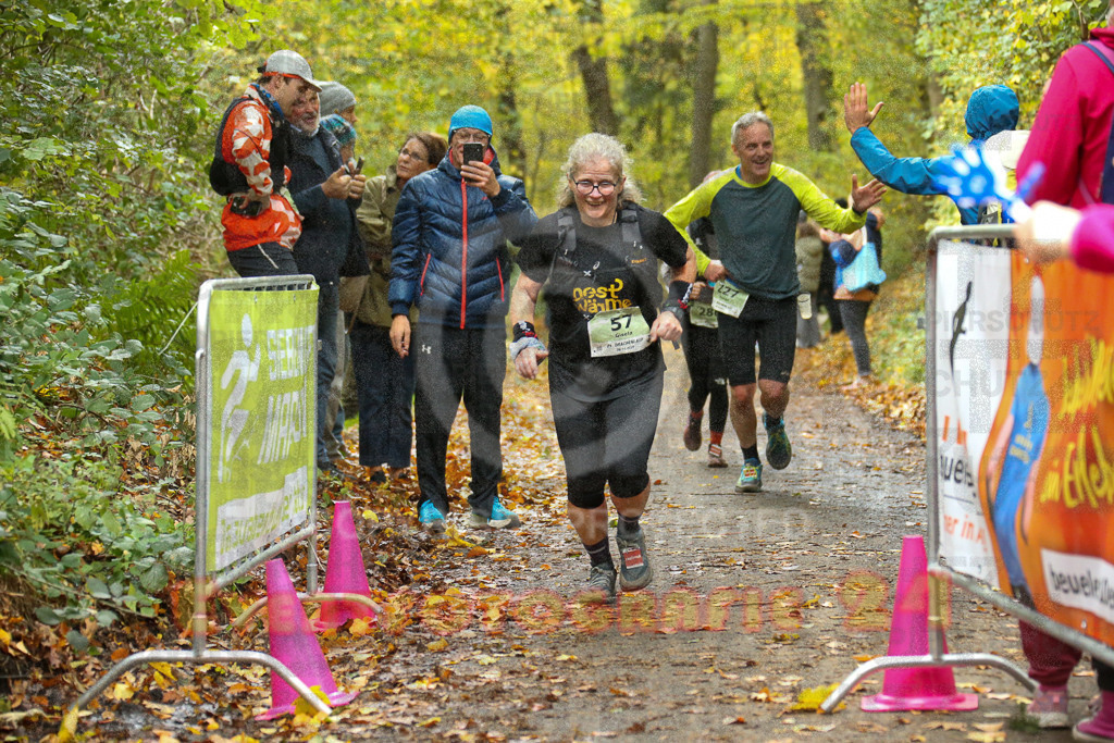 251026_1312_EX1_2859 | Sportfotografie im Rhein-Sieg Kreis, Köln, Bonn, NRW, Rheinland Pfalz, Hessen, etc. Unser Tätigkeitsfeld umfasst den Laufsport vom Volkslauf über den Marathon, Duathlon, Triathon bis zum Ultralauf wie Kölnpfad Ultra oder Schindertrail.