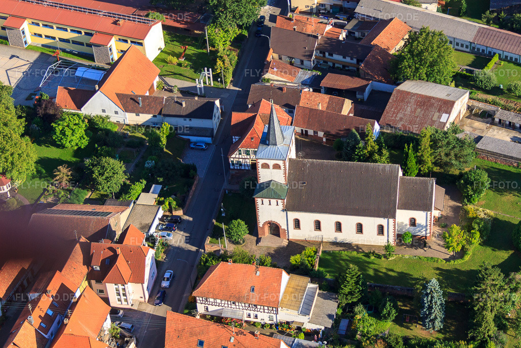 Luftbild: Kathol. Kirche in Minfeld im Bundesland Rheinland-Pfalz in Deutschland. Foto: IMG_51199.jpg vom 04.08.2012 durch Werner Riehm/FLY-FOTO.de