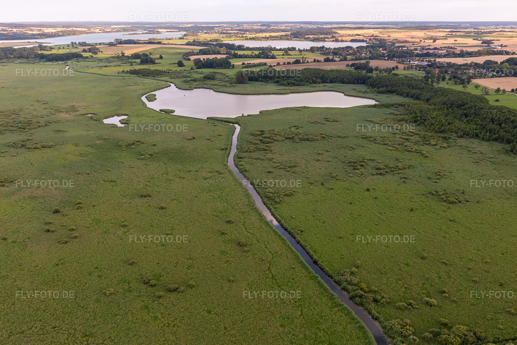 Möllensee am Uckerkanal | Luftbild: Möllensee am Uckerkanal im Ortsteil Potzlow in Oberuckersee im Bundesland Brandenburg in Deutschland. Foto: IMG_116250.jpg vom 17.07.2019 durch Werner Riehm/FLY-FOTO.de - Realisiert mit Pictrs.com