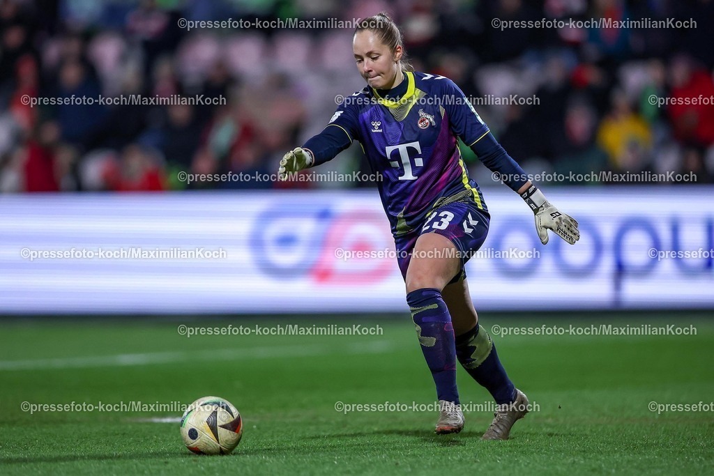 Koe07022502085 | 07.02.2025, Frauen Fußball, 1. FC Köln - VfL Wolfsburg, 1. Fußball Bundesliga, Franz-Kremer-Stadion, Saison 2024 2025: Sveindis Jonsdottir (VfL Wolfsburg #23)DFB regulations prohibit any use of photographs as image sequences and or quasi-video.