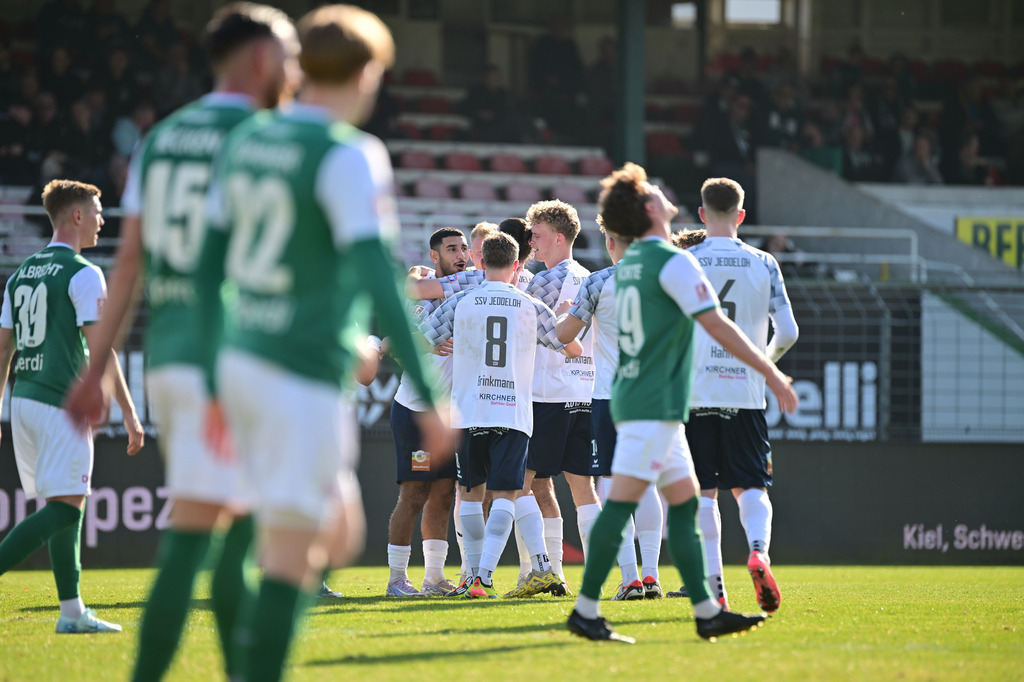 Fußball I Herren I Saison 2024-2025 I Regionalliga Nord I 25. Spieltag I VfB Lübeck - SSV Jeddeloh | Der Sportfotograf. - Realisiert mit Pictrs.com