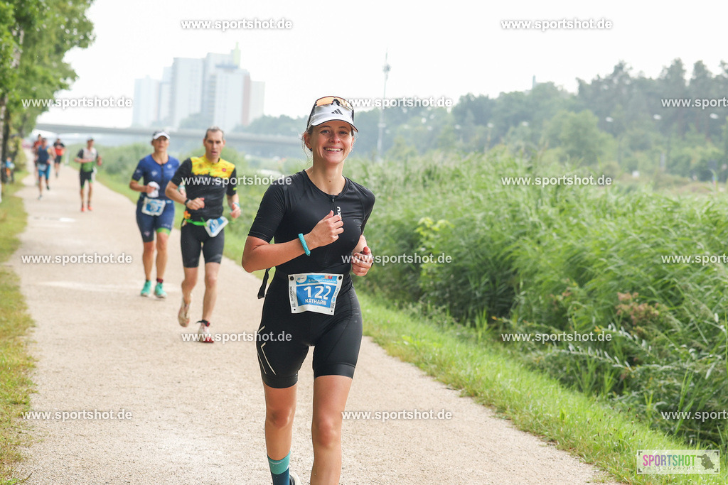 LUR_1507 | 34. M-net Erlanger Triathlon 2025 #erlangertriathlon  #mnettriathlon2025 #mnettriathlon #team #olympischedistanz #mitteldistanz #triathlon #maindonaukanal  #erlangertriathlon2025 #yourpictrs #tv1848 #tv1848erlangen  #triathlonbayern #sportinerlangen #demsportverbunden #sportshot_your_pictrs Copyright: www.sportshot.de