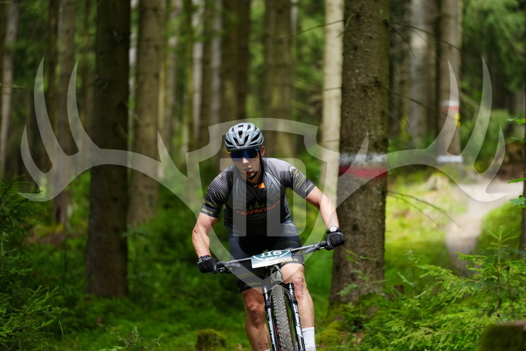 FC100166 | Fotogalerie der Treibjagd im Dunkelwald - Dein MTB Etappenrennen im Erzgebirge - Realisiert mit Pictrs.com
