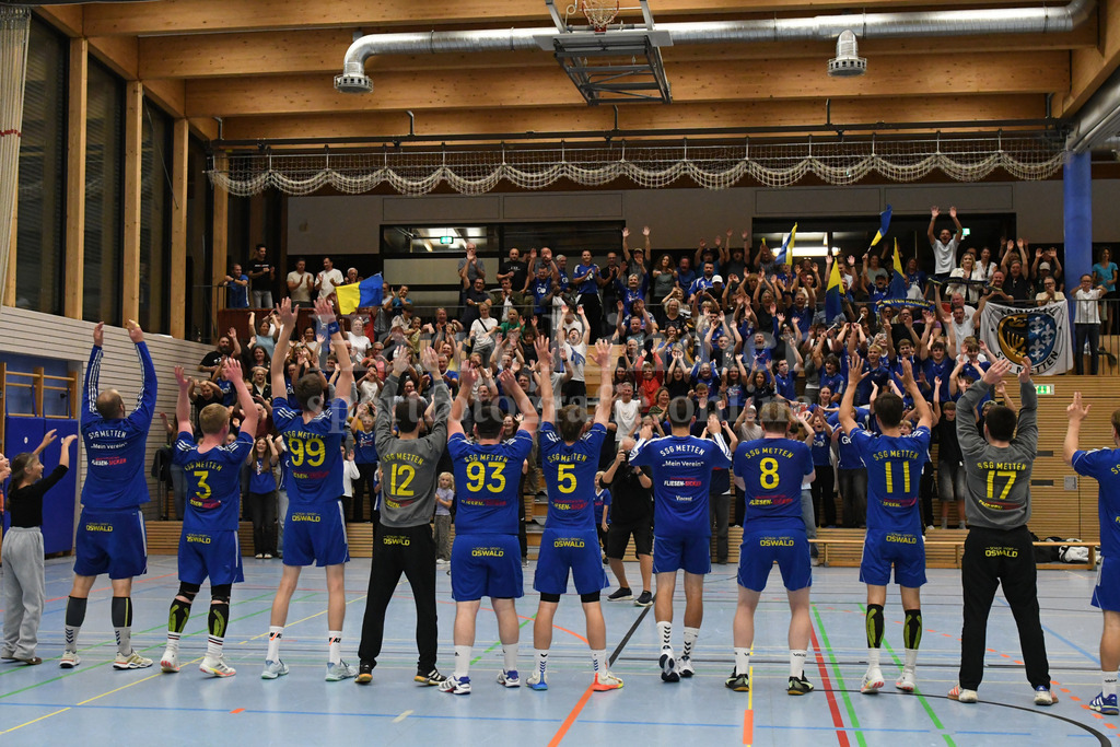 HC Deggendorf : SSG Metten | die Jubelbilder der SSG Spieler mit ihren Fans - Realisiert mit Pictrs.com