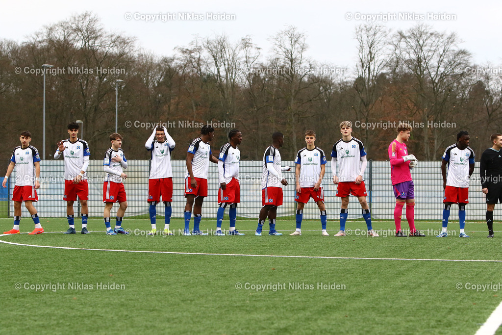 NH_HamburgerSVU19_TSG1899HoffenheimU19_JuniorenDFBPokal_17122023 | Das Team der Hamburger SV U19 vor dem Anpfiff.

Viertelfinale I Junioren DFB-Pokal I 17.12.2023