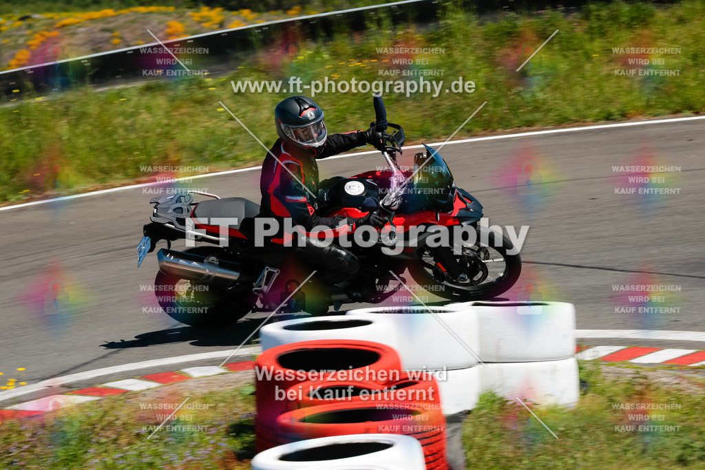 Moto-TeamOBK-22094 | Hier findet Ihr Bilder von Touristenfahrten auf der Nürburgring Nordschleife oder von anderen Veranstaltungen die ich besucht habe. Viel Spass beim Durch Schauen 