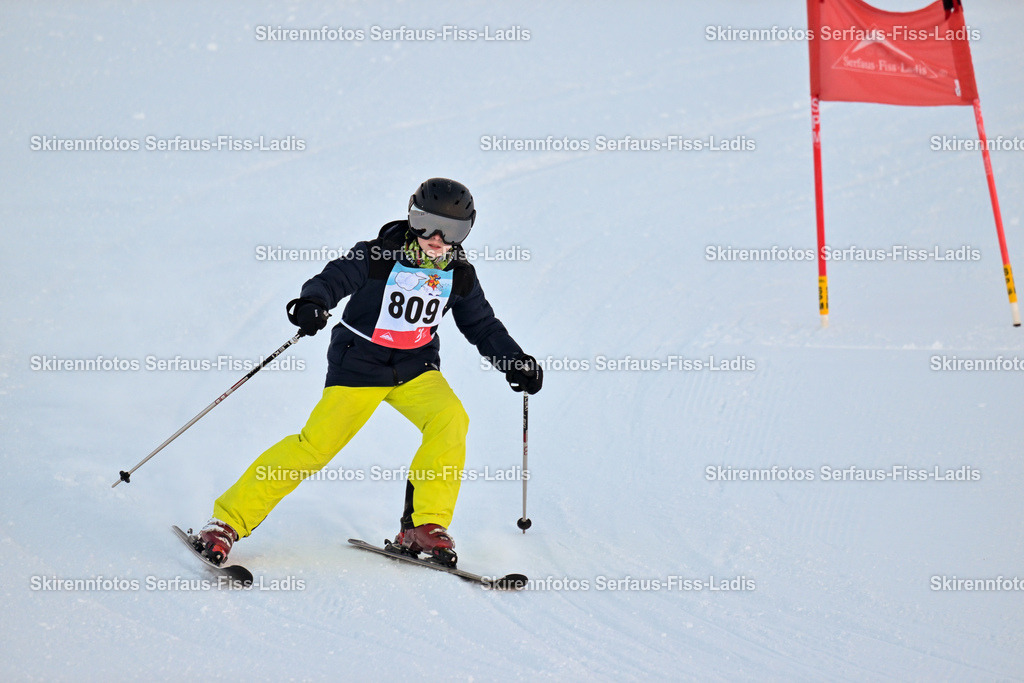SRF_25.12.2025_0032 | Skirennfotos,Serfaus,Fiss,Ladis,Kinderskirennen,Winter,Tirol,Oberland,skirace,SFL,feelfree,weil wir's genießen,ski,Ski,skifahren,Sonnenplateau, - Realisiert mit Pictrs.com