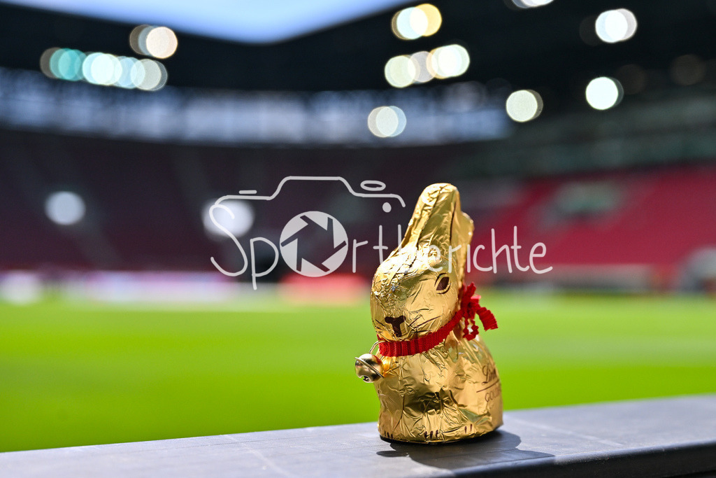 FC Augsburg - SG Eintracht Frankfurt | Frohe Ostern aus der WWK Arena in Augsburg / Goldhase / Lindt / Symbolbild / Werbung / Bundesliga: FC Augsburg - Eintracht Frankfurt, WWK Arena am 20.04.2025