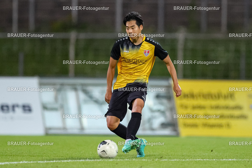 SB_KFCBAU_20250815_5598.JPG -  - KFC Uerdingen - SF Baumberg - Oberliga Niederrhein | Krefeld, Deutschland, 15.08.25: Seongsun You (KFC Uerdingen) in Aktion, am Ball, Einzelaktion während des Oberliga Niederrhein Spiels zwischen KFC Uerdingen - SF Baumberg in der Grotenburg Stadion am 15. August 2025 in Krefeld, Deutschland. (Foto von Stefan Brauer/Brauer-Fotoagentur)