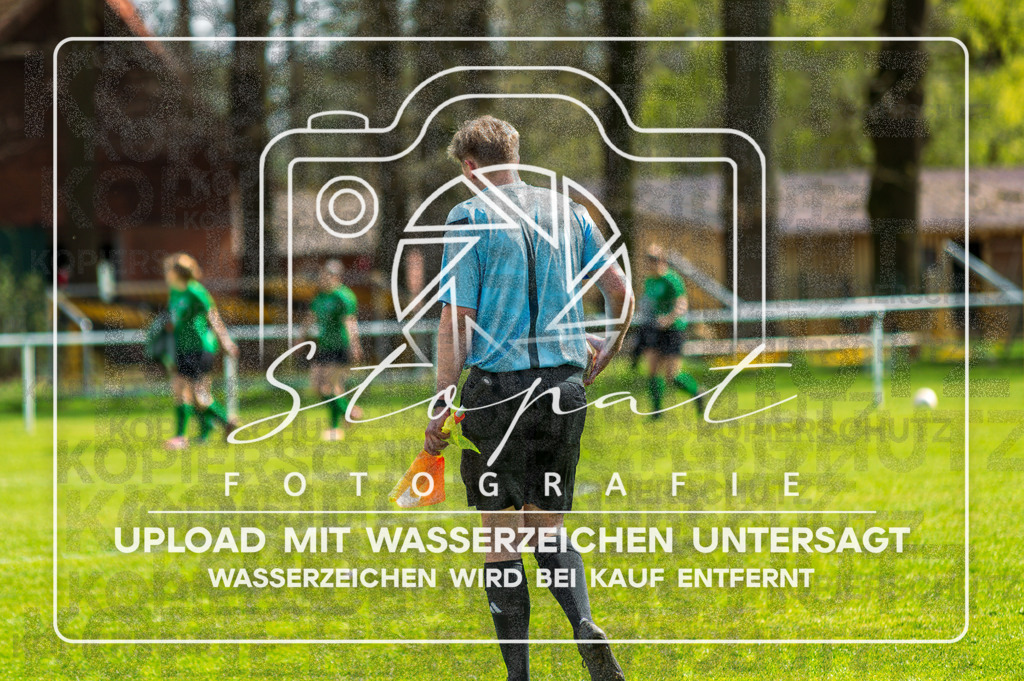 SGFTUS-1003 | Lennart Poppe (Schiedsrichter) beim Damen Kreisliga HK/CE Spiel zwischen SG Fulde und TuS Eversen-Sulze im Fulder Zentralstadion, Fulde (Simon Paul Stopat) - Realisiert mit Pictrs.com