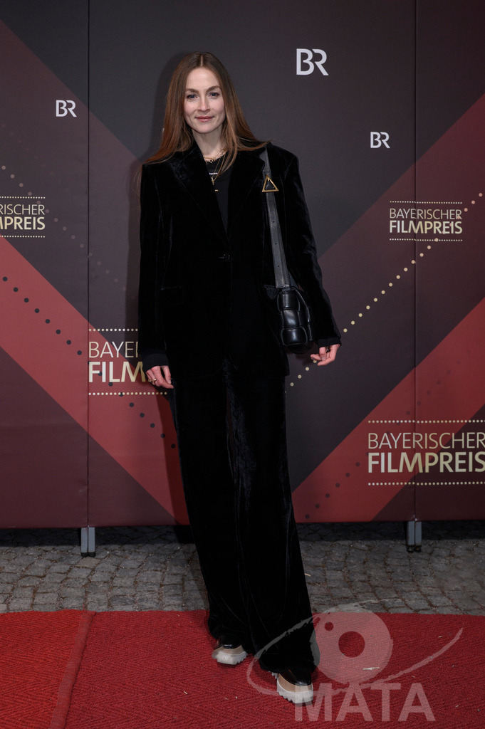 _DWI4985 | Teresa Klamert bei der Verleihung des 47. Bayerischen Filmpreises 2026  im Prinzregententheater. München, Deutschland. Der Bayerische Filmpreis wird seit 1979 von der Bayerischen Staatsregierung verliehen, um die Bedeutung des Kinofilms als Kulturgut herauszustellen - Realisiert mit Pictrs.com