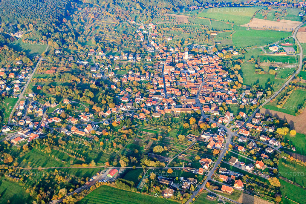 Vue aérienne: Vue de la ville depuis le sud-ouest à Gœrsdorf dans le département Bas Rhin, France – .Photo: IMG_54211.jpg prise le 21/10/2012 par Werner Riehm/FLY-FOTO.eu – Résolution de l'original: 4599 x 3066 px