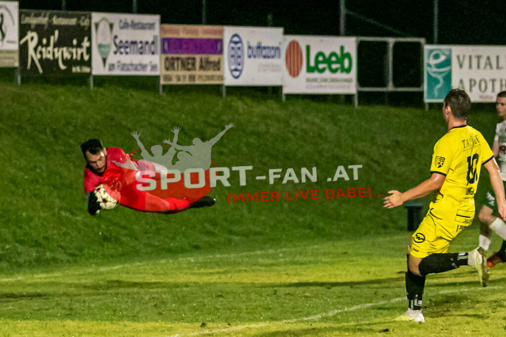 SV Feldkirchen - SC Launsdorf 2-1, Unterliga Ost | Hans Thamer (SV Feldkirchen, K #1) Fabian Gangl (SC Launsdorf #10) SV Feldkirchen - SC Launsdorf 2-1 am 23.08.2023 in Feldkirchen
(Modehaus NIMO Arena), Austria, (Photo by Ernst Krawagner sport-fan.at) - Realisiert mit Pictrs.com