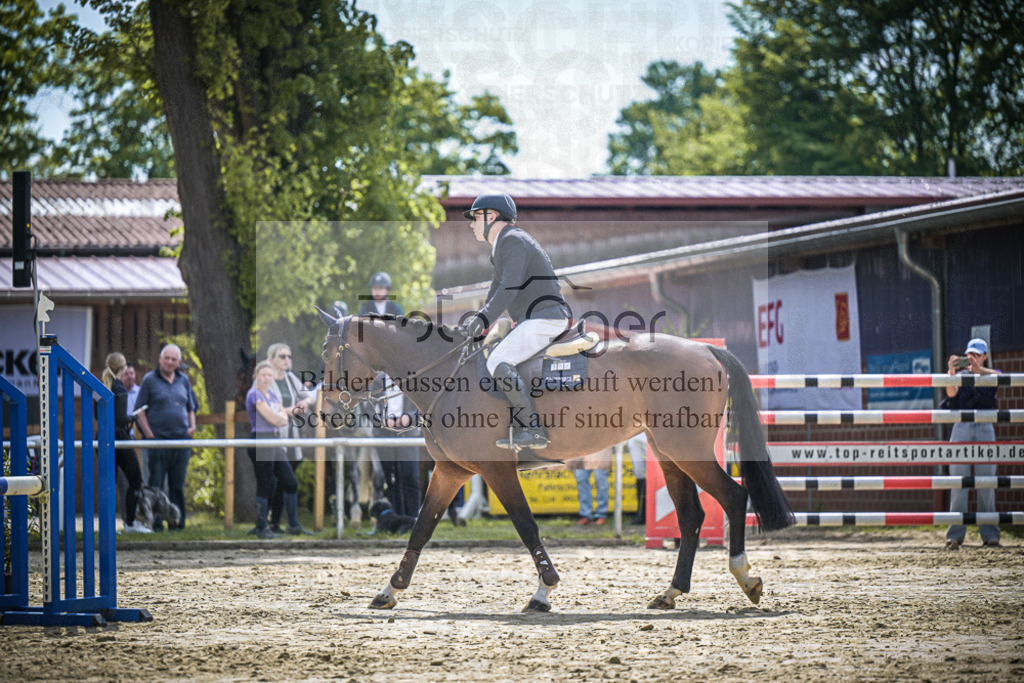 DOS_9964 | Entdecke hochwertige Reitturnierfotos von Foto Oger. Professionell, emotional und authentisch – jetzt Lieblingsmomente im Shop bestellen.Deutschlandweite Turnierfotografie. - Realisiert mit Pictrs.com