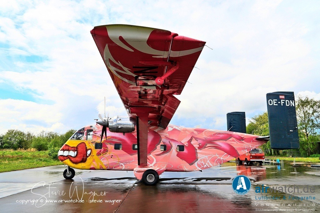 Flying Shoebox - Short S.C.7 Skyvan auf dem Flugplatz Husum-Schwesing | • Schädlingsbekämpfung: Der Collier Mosquito Control District in Florida setzte Skyvans zum Ausbringen von Insektiziden ein.• Medien und Film: Die Skyvan war u. a. in Kingsman: The Secret Service und der Serie Narcos: Mexico zu sehen.