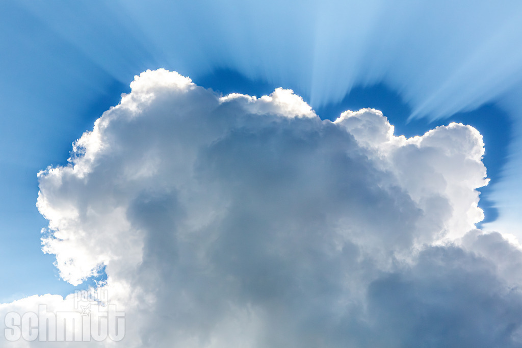 PS-Wolken-2026-10 | Entdecke die größte Bildgalerie der Region mit Fotografien aus dem Allgäu, der Bodenseeregion, Oberschwaben, dem Donautal und der Schwäbischen Alb. Landschaften, Luftaufnahmen und Reisefotografie als Wandbild und Fotokunst. - Realisiert mit Pictrs.com