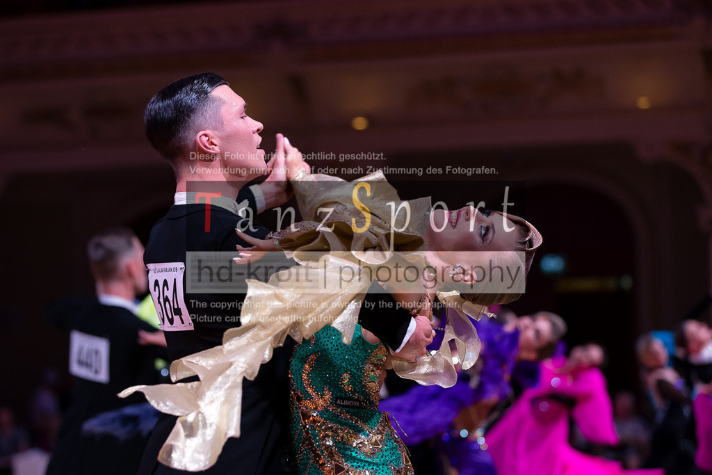 20240706_WDSF_RS_Std_11990 | Tanzsportbilder, Standardtanz, Lateintanz, WDSF, DTV, LTVB, dancecomp, goc, hessen tanzt, blaues band der spree, walzer, tango, wiener walzer, slowfox, quickstepp, samba, rumba, cha-cha-cha, paso doble. jive, hd-kroft photography, turniertanzsport