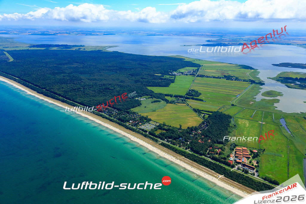Die Luftaufnahme der Stadt Zingst wurde vom UL-Flugzeug heraus erstellt ( keine Drohne )- hohe Auflösung für beste Qualität