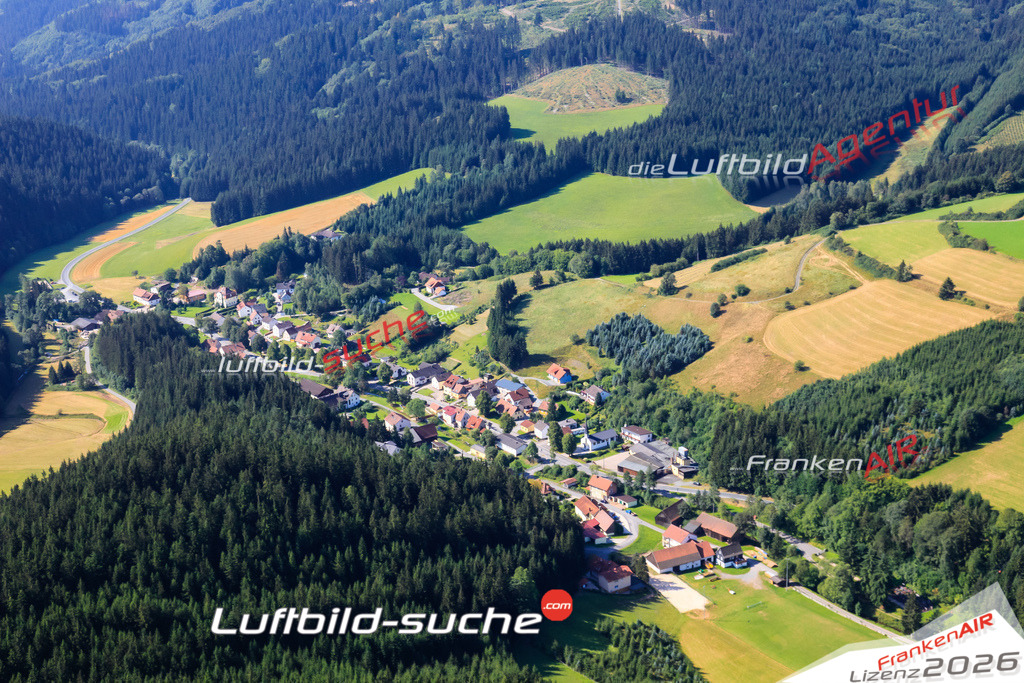Die Luftaufnahme Gifting - Wilhelmsthal wurde vom UL-Flugzeug (keine Drohne) aus fotografiert.Hohe Druck- Auflösung-die Geschenkidee!