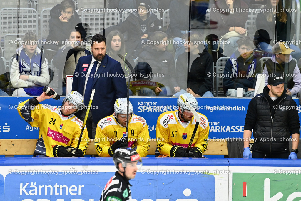 EC IDM WÄRMEPUMPEN VSV vs. Vienna Capitals | Spielerbank Vienna Capitals, Asisstentcoach Vienna Capitals FABIAN SCHOLZ, EC IDM WÄRMEPUMPEN VSV vs. Vienna Capitals, EC IDM WÄRMEPUMPEN VSV vs. Vienna Capitals am 16.11.2025 in Villach (Stadthalle Villach), Austria, (Photo by Bernd Stefan)