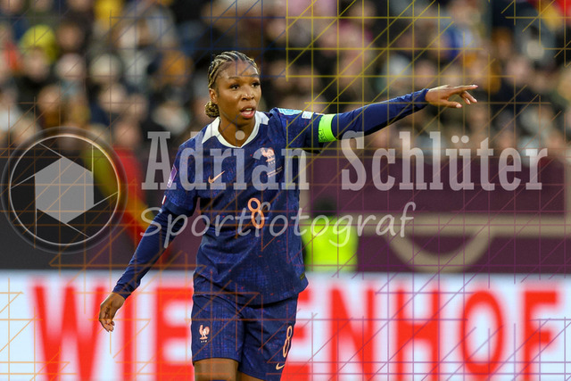 Deutschland vs Frankreich - Halbfinale - UEFA Women's Nations League | Düsseldorf, Deutschland, 24.10.25:   Grace Geyoro ( Frankreich ) gestikuliert, Gestik waehrend des Halbfinals der UEFA Women's Nations League zwischen Deutschland vs Frankreich in der Merkur-Spiel-Arena(Foto von Brauer-Fotoagentur / Adrian Schlueter)