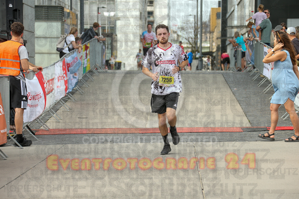 250920_1522_EX1_9093 | Sportfotografie im Rhein-Sieg Kreis, Köln, Bonn, NRW, Rheinland Pfalz, Hessen, etc. Unser Tätigkeitsfeld umfasst den Laufsport vom Volkslauf über den Marathon, Duathlon, Triathon bis zum Ultralauf wie Kölnpfad Ultra oder Schindertrail.