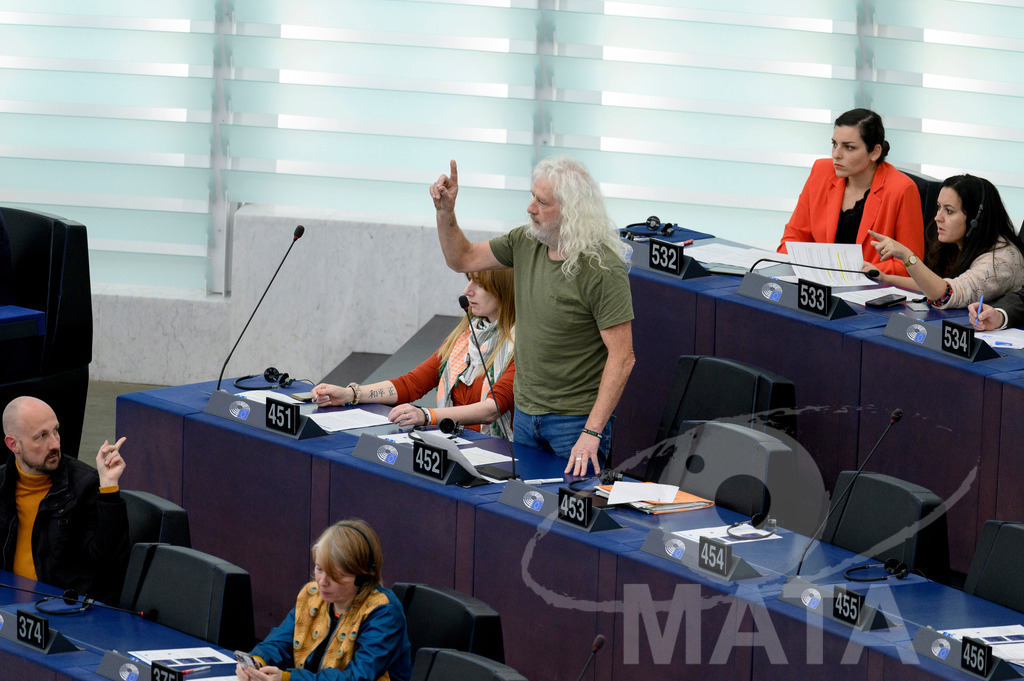 _DWI0246 | Mick Wallace, MdEP (2019-2024) Independents for change (Irland) bei der letzte Plenarsitzung. Das Europäische Parlament in Straßburg, 22.04.2024
 - Realisiert mit Pictrs.com