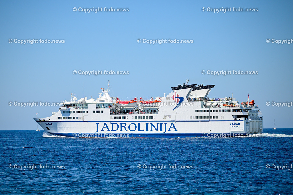 Kroatien_ Brac_ Insel in Dalmatien_ Milna_ 14.07.2025-28 | 14.07.2025, Kroatien, HRV, Brac, Insel in Dalmatien, Milna im Bild Themenbild, Trajekti, Jadrolinija, Faehre, Schiff, Meer, Adria, Touristen, Tourismus, Transport, Feature, Symbolbild