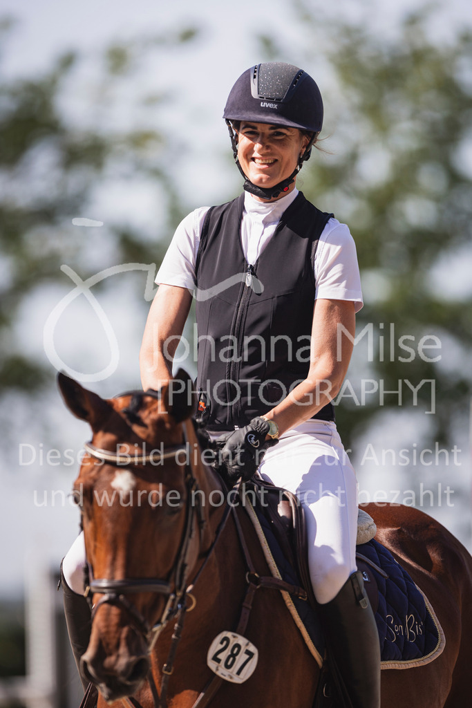 250622_Lemwerder_A-Stil-506 | Deine schönsten Turniermomente als professionelle Fotos! Entdecke hochwertige Pferdesport-Fotografie im Online-Shop. Jetzt Fotos finden & bestellen!