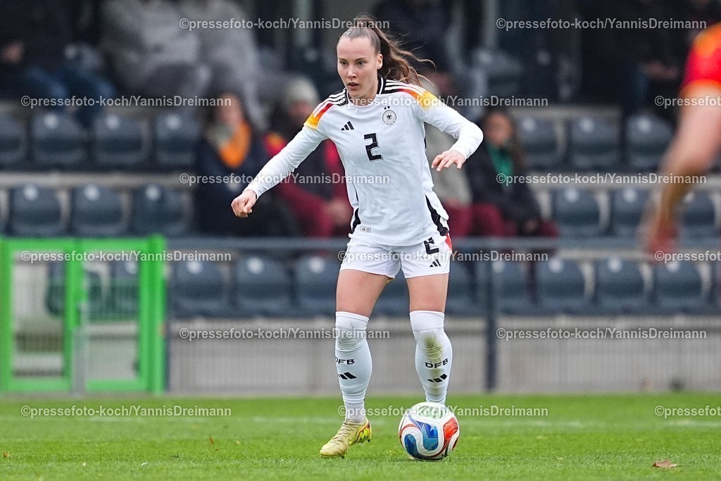 xYDRx26112502032 | 26.11.2025, xydrx, Fußball, Länderspiel, EM-Qualifikation U19-Frauen, Belgien - Deutschland, Sportschule Wedau: Felicia Straeßer (GER #2)