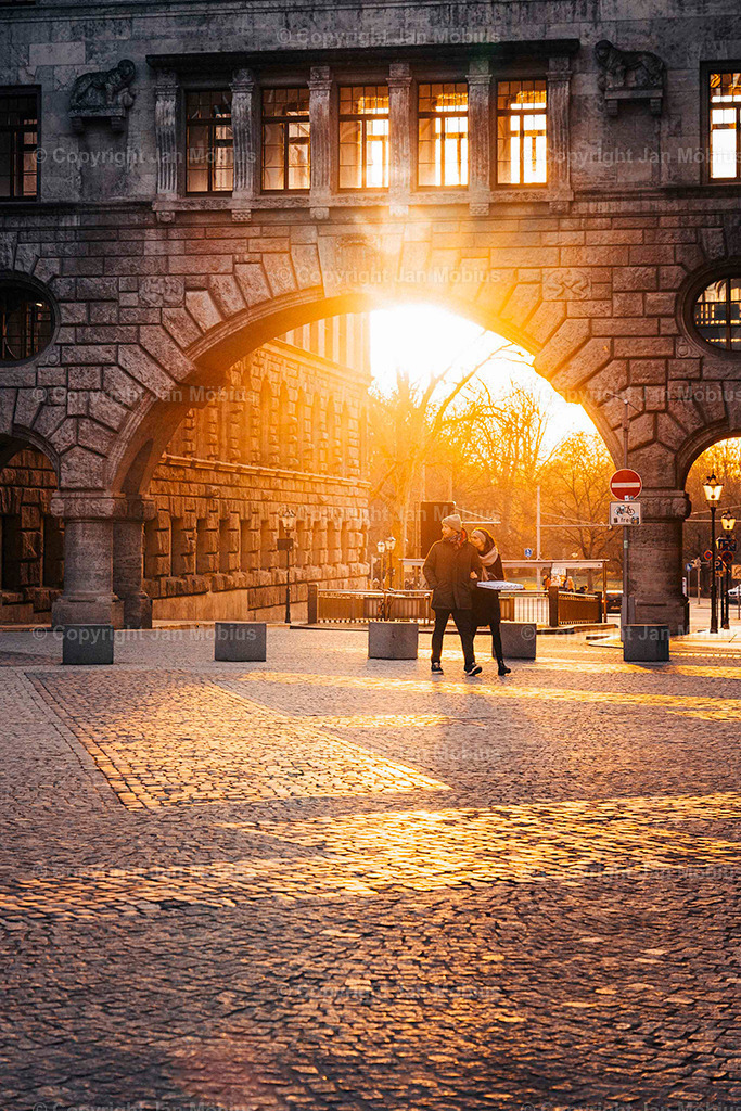Neue Rathaus Leipzig | Das Neue Rathaus Leipzig beeindruckt mit monumentaler Architektur, historischem Flair und zentraler Lage. Es zählt zu den markantesten Wahrzeichen der Stadt und ist ein beliebter Fotospot - Realisiert mit Pictrs.com