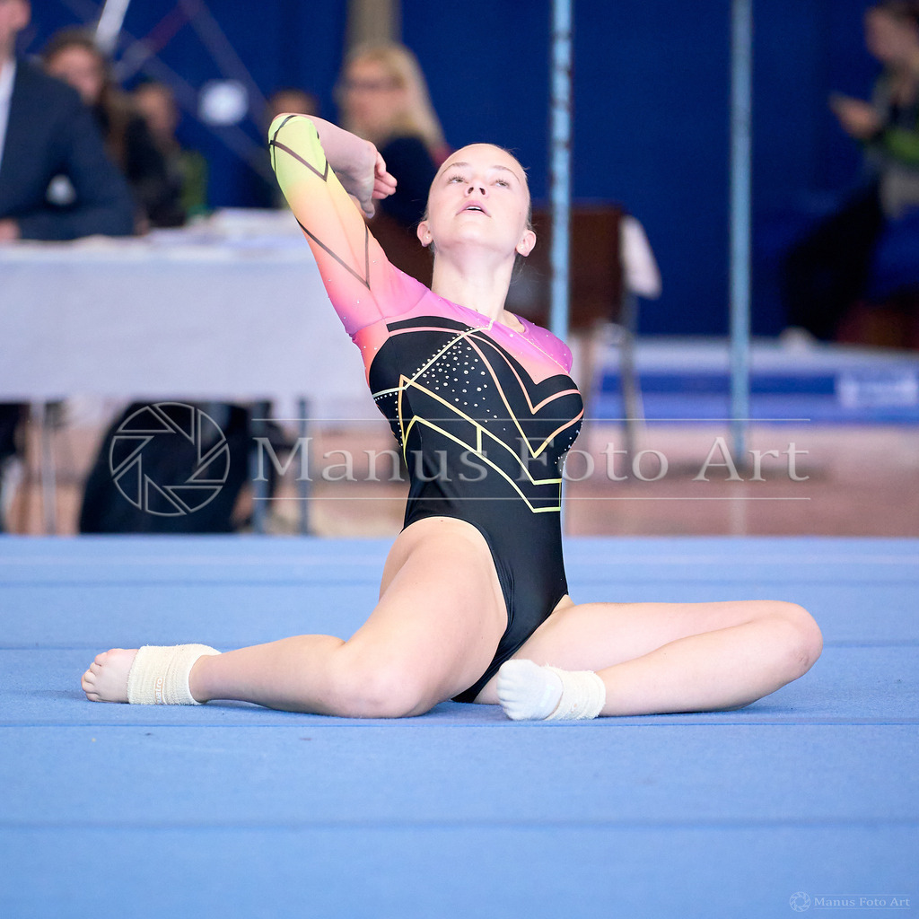 2024-10-06-1-A-DSC00890 | Professionelle Sportfotografie in Hamburg, Schleswig-Holstein und Niedersachsen – spezialisiert auf Rhönrad, Geräteturnen, Leistungsturnen und rhythmische Sportgymnastik. Bundesweite Begleitung von Rhönrad-Events. Jetzt Sport-Fotos - Realisiert mit Pictrs.com