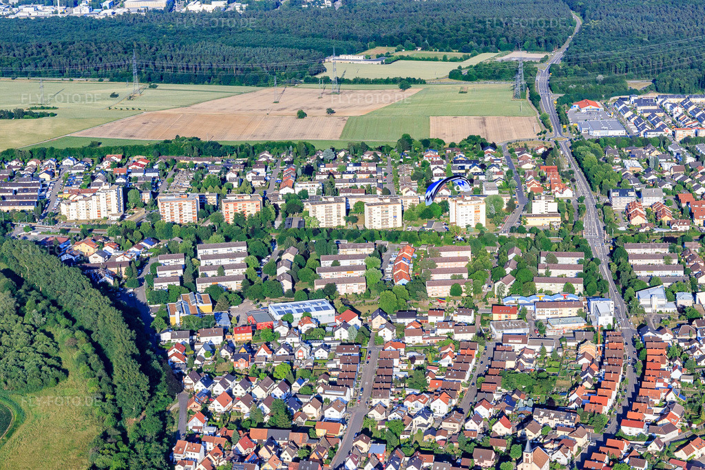 Luftbild: Landstr im Ortsteil Leopoldshafen in Eggenstein-Leopoldshafen im Bundesland Baden-Württemberg in Deutschland. Foto: IMG_080789.jpg vom 13.06.2015 durch Werner Riehm/FLY-FOTO.de