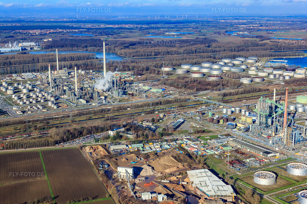 Luftbild: Mineralölraffinerie Oberrhein, BEB Bioenergie Baden GmbH und Peter Gross Umwelt GmbH & Co. KG im Ortsteil Knielingen in Karlsruhe im Bundesland Baden-Württemberg in Deutschland. Foto: IMG_23167.jpg vom 02.12.2009 durch Werner Riehm/FLY-FOTO.deWWW.MIRO-KA.DE