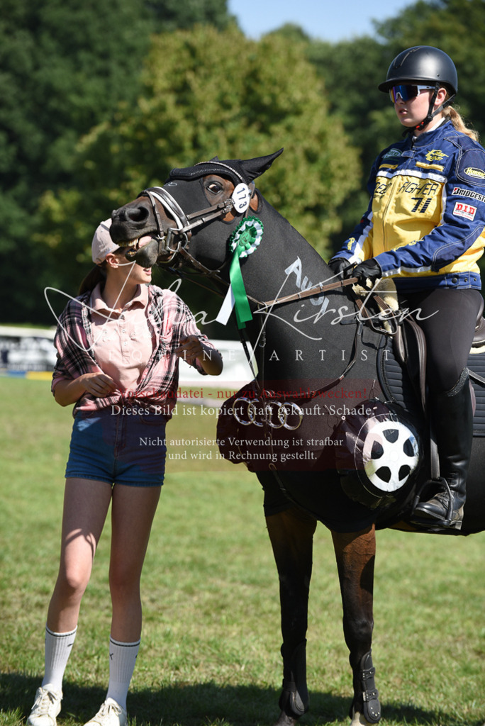 DSC_0468 | Pferde- und Turnierfotografie in Westsachsen. Pferdeportraits, Auftragszeichnungen und intuitive Kunst.