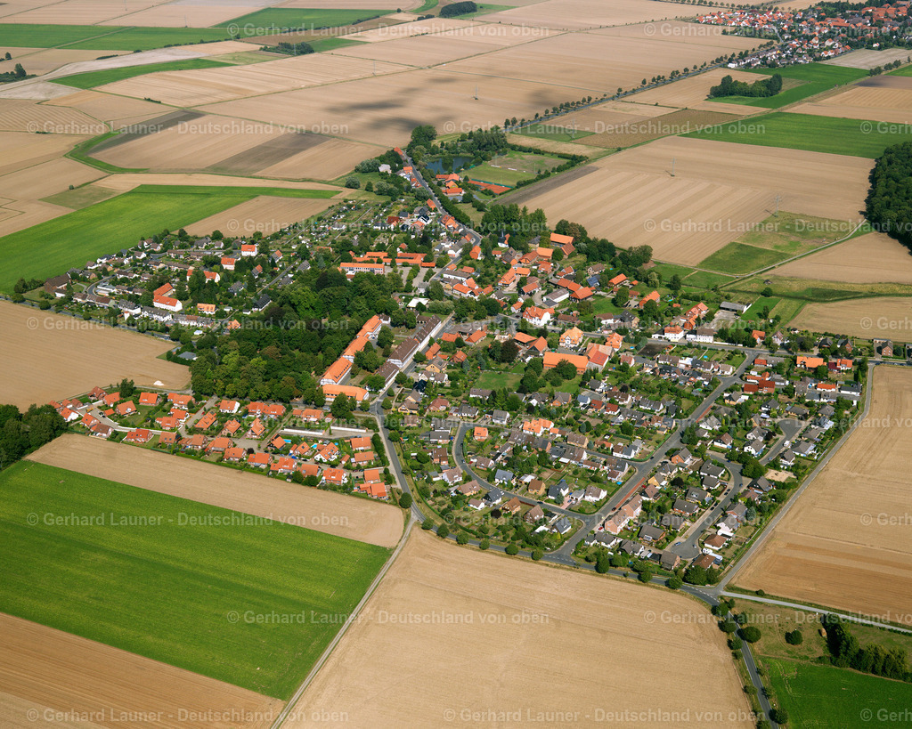2638784 | FLACHSTöCKHEIM 23.08.2006 Wohngebiet einer Einfamilienhaus- Siedlung  in Flachstöckheim im Bundesland Niedersachsen, Deutschland // Single-family residential area of settlement  in Flachstöckheim in the state Lower Saxony, Germany Foto: Gerhard Launer