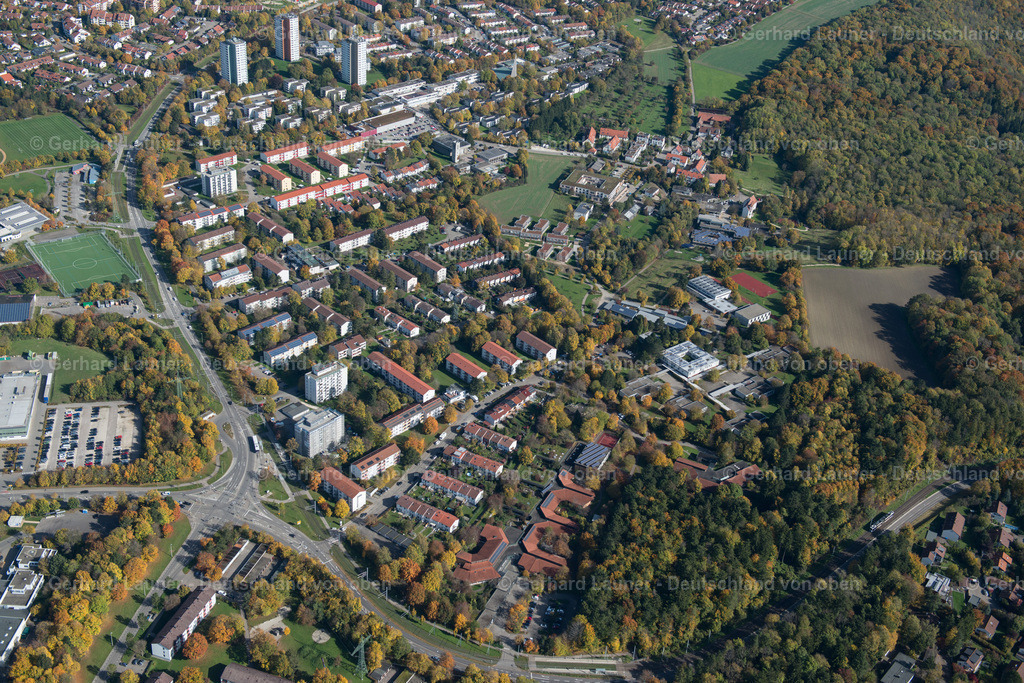 3703716 | THALFINGEN 13.10.2017 Stadtrand und Außenbezirks- Wohngebiete  in Thalfingen im Bundesland Baden-Württemberg, Deutschland // Outskirts residential  in Thalfingen in the state Baden-Wuerttemberg, Germany Foto: Gerhard Launer