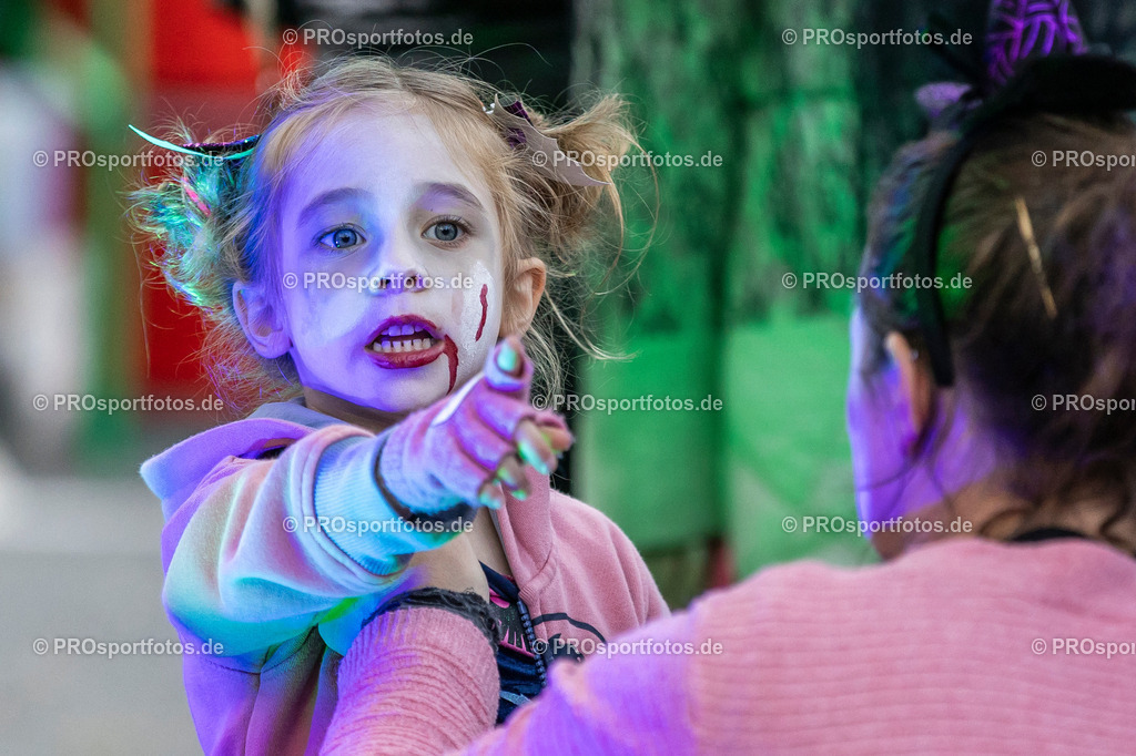 Sparda-Bank Halloween-Run Koeln 2023, 31.10.2023, Forstbotanischer Garten Rodenkirchen, Koeln | Impressionen vom Sparda-Bank Halloween-Run Koeln 2023, 31.10.2023, Forstbotanischer Garten Rodenkirchen, Koeln