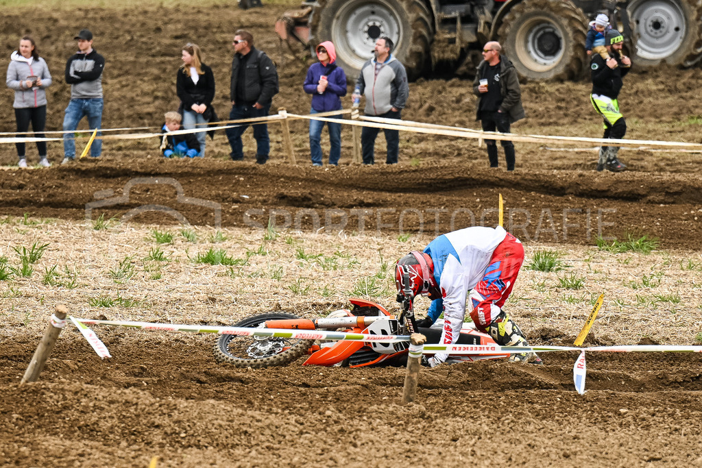 Motocross Schlatt bei Winterthur - 30. April 2023 | #2 Keller Fridolin aus Tuggen (CH) auf KTM 2 TAKT in der Kategorie Senioren am Motocross Schlatt bei Winterthur, 30. April 2023. 
Instagram: @mx_schlatt | @mc_wila | @sam_schweiz
Bild: Sportfotografie Markus Aeschimann | www.markus-aeschimann.ch - Realisiert mit Pictrs.com