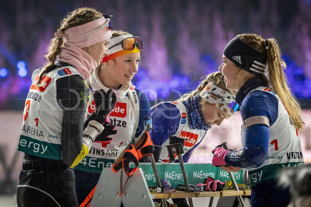 bett1.de WTC Biathlon auf Schalke, 28.12.2025 | Giovanna Nicolussi (Team Deutschland), Carlotta Nößler (Team Deutschland) und Hanna Beck (Team Deutschland) bei der World Team Challenge (bett1.de WTC Biathlon auf Schalke) am 28.12.2025 in der Veltins-Arena in Gelsenkirchen (Deutschland). 