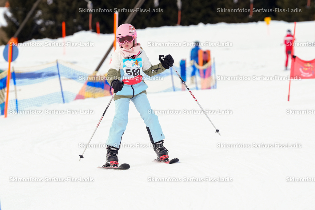 SRF_02.01.2026_1010 | Skirennfotos,Serfaus,Fiss,Ladis,Kinderskirennen,Winter,Tirol,Oberland,skirace,SFL,feelfree,weil wir's genießen,ski,Ski,skifahren,Sonnenplateau, - Realisiert mit Pictrs.com