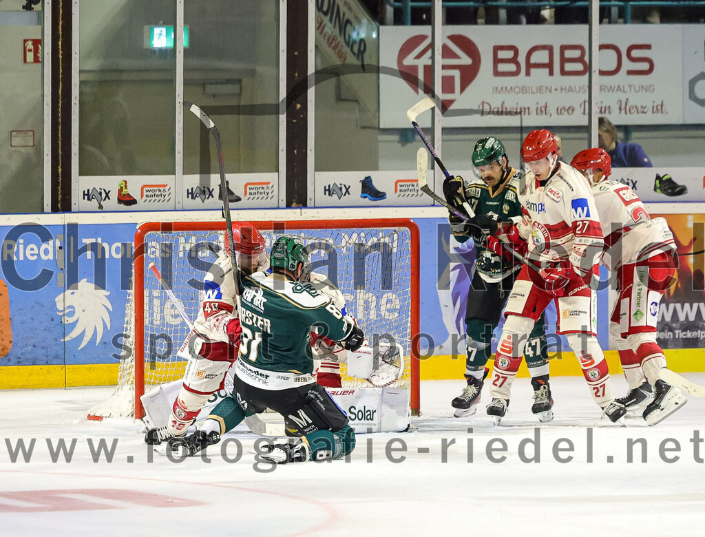 2025-09-12_182_TSV_Erding_gegen_EV_Landshut | Erding, Deutschland, 12.09.2025:Eishockey, Oberliga Süd 2025 / 2026, Testspiel, TSV Erding gegen EV Landshut, Endergebnis: 4:6Torwart Johannes Kurrer (EV Landshut, #40), Maximilian Forster (Erding Gladiators, #81), Marco Pfleger (Erding Gladiators, #47), Alexander Dersch (EV Landshut, #27)Foto: Christian Riedel / fotografie-riedel.net