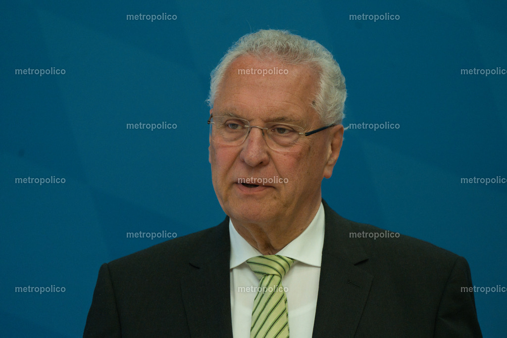 Joachim Herrmann (18) | Metropolico