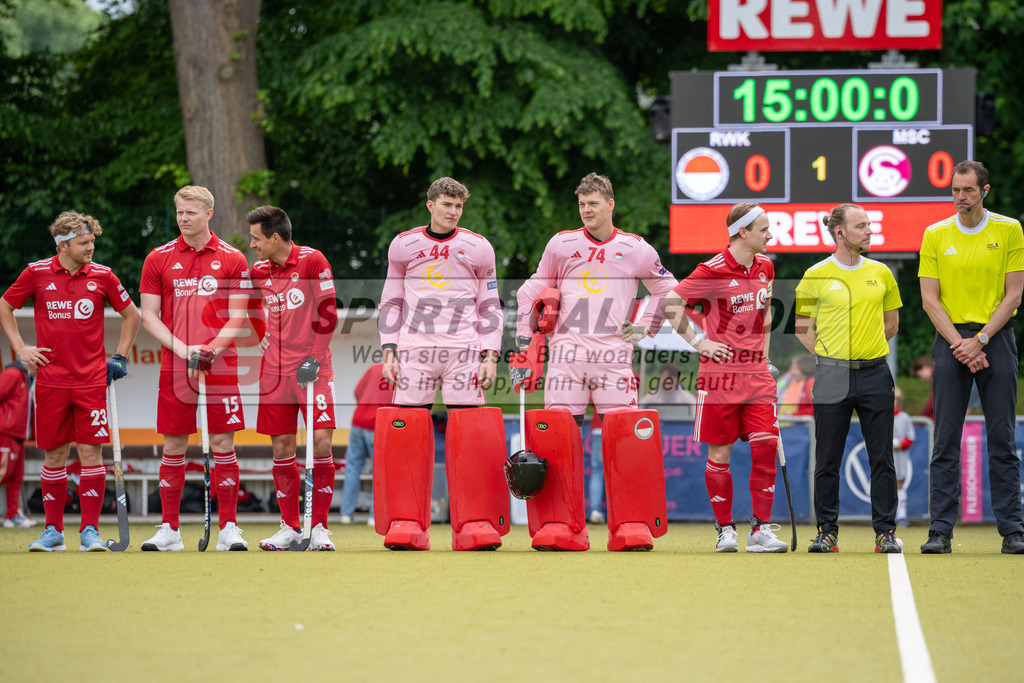 SFE_20250504_0022 | Köln, Deutschland, 04.05.2025:  Hockey 1. Bundesliga Herren Rot-Weiss Köln - Münchener SC im KTHC Stadion Rot-Weiss Köln Tennis and Hockey Club am 04.05.2025 in Köln, Deutschland. (Foto von Stephan Fehrmann)Köln, Germany, 04.05.2025: Hockey 1. Bundesliga Herren Rot-Weiss Köln - Münchener SC in KTHC Stadion Rot-Weiss Köln Tennis and Hockey Club at 04.05.2025 in Köln, Deutschland. (Foto from Stephan Fehrmann)