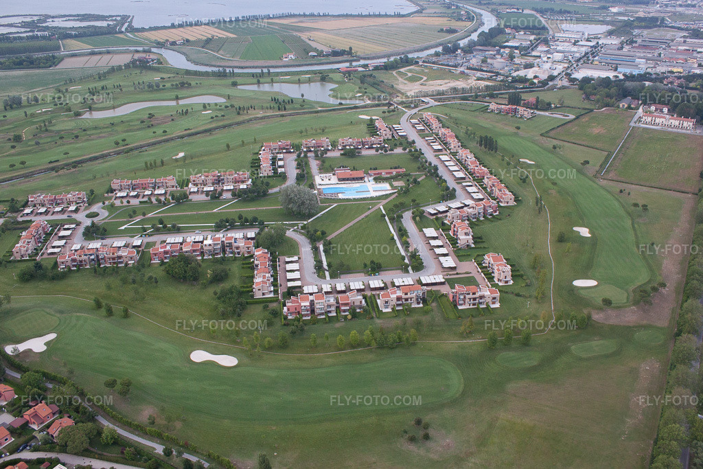 Aerial view: View of the town in Piave Vecchia in the state Veneto, Italy. – Photo: IMG_050340.jpg taken on 06/07/2012 by Werner Riehm/FLY-FOTO.com – Resolution of the original: 4426 x 2951 px