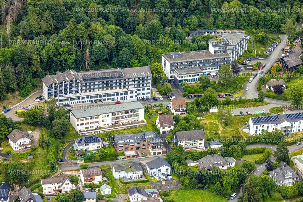 BadLaasphe240709350 | Luftbild, Diakonisches Werk Wittgenstein gGmbH - Diakoniestation Bad Laasphe Pflegedienst, Hotel AM Fang, am Waldrand, Bad Laasphe, Wittgensteiner Land, Nordrhein-Westfalen, Deutschland