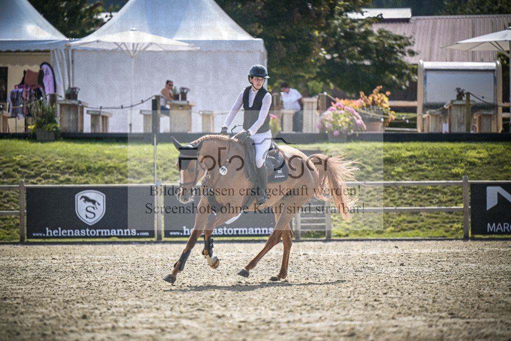 DOS_8470 | Entdecke hochwertige Reitturnierfotos von Foto Oger. Professionell, emotional und authentisch – jetzt Lieblingsmomente im Shop bestellen.Deutschlandweite Turnierfotografie. - Realisiert mit Pictrs.com